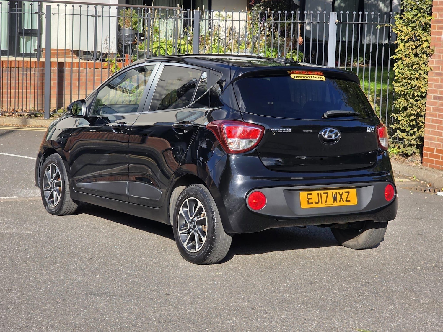 Used Hyundai i10 2017 for sale - 76121451: Photo 4