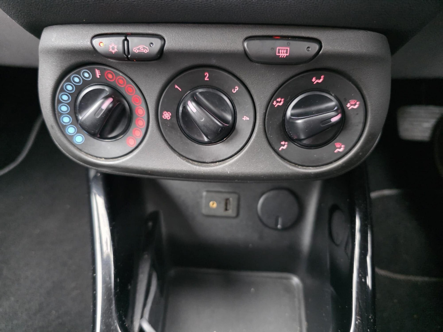 Used Vauxhall Corsa 2015 for sale - 76990699: Photo 13