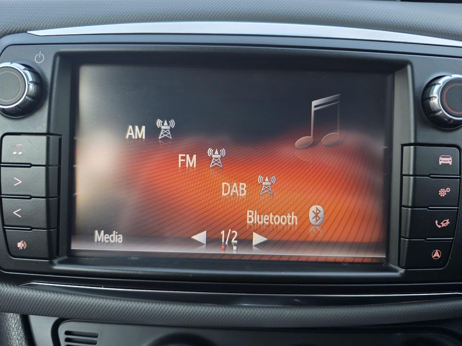 Used Toyota Yaris 2014 for sale - 77270674: Photo 17