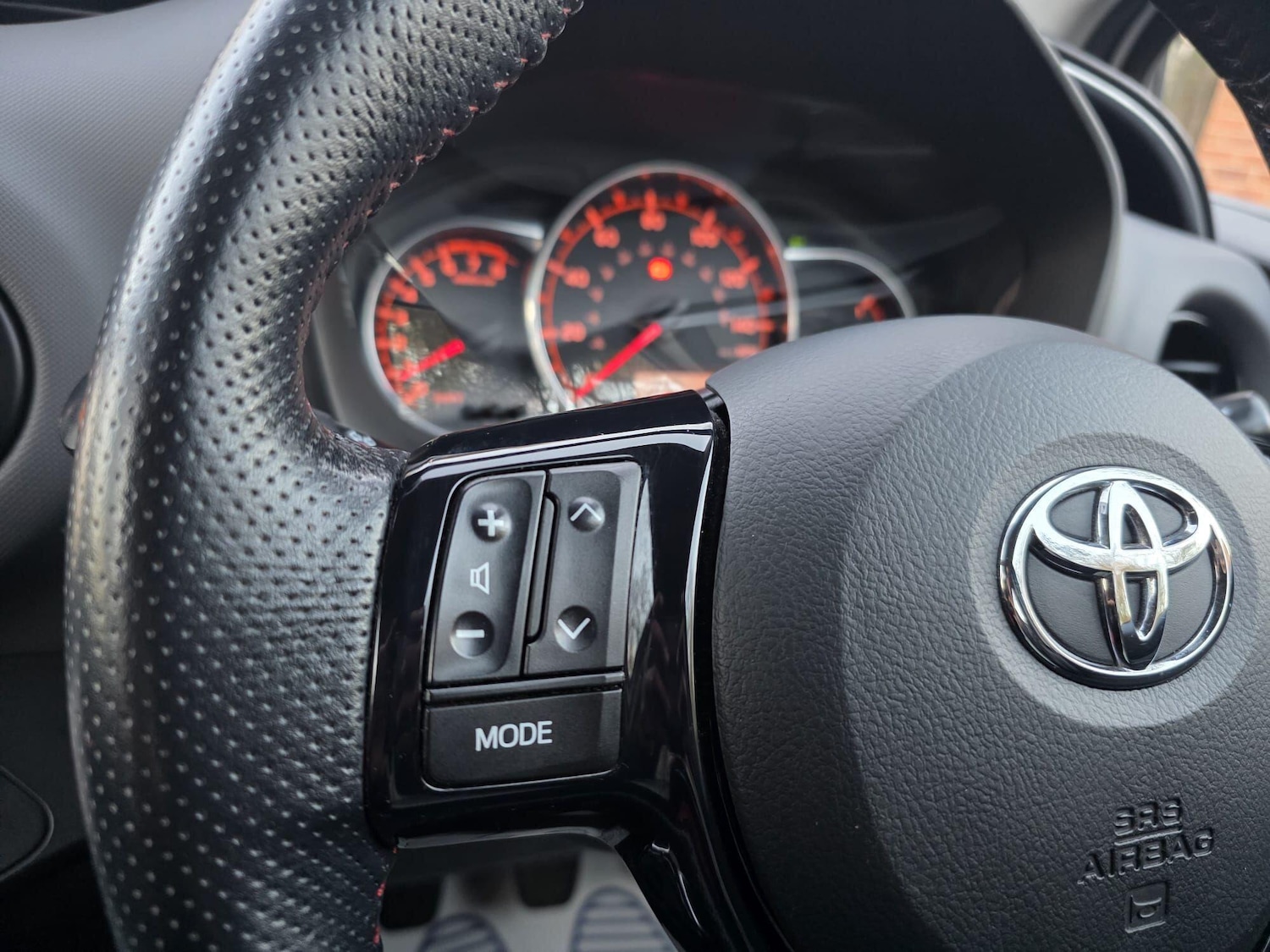 Used Toyota Yaris 2014 for sale - 77270674: Photo 23