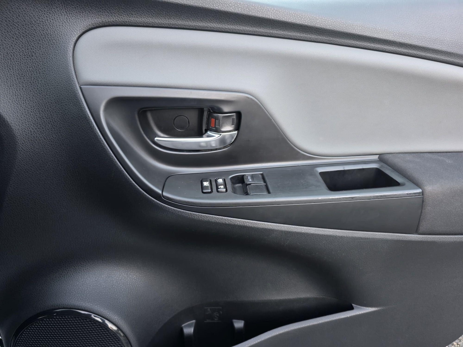 Used Toyota Yaris 2014 for sale - 77270674: Photo 28