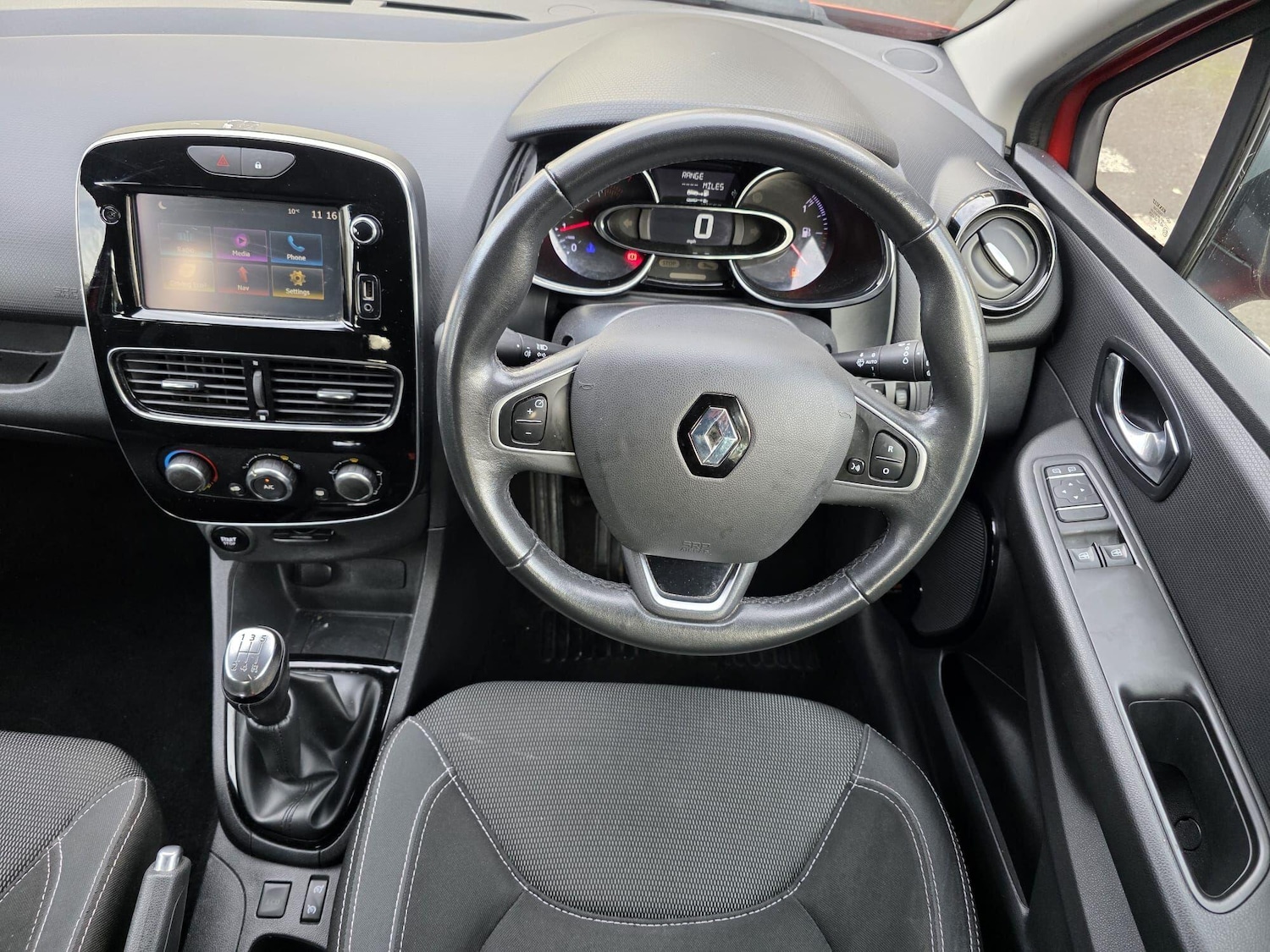 Used Renault Clio 2016 for sale - 76839434: Photo 10