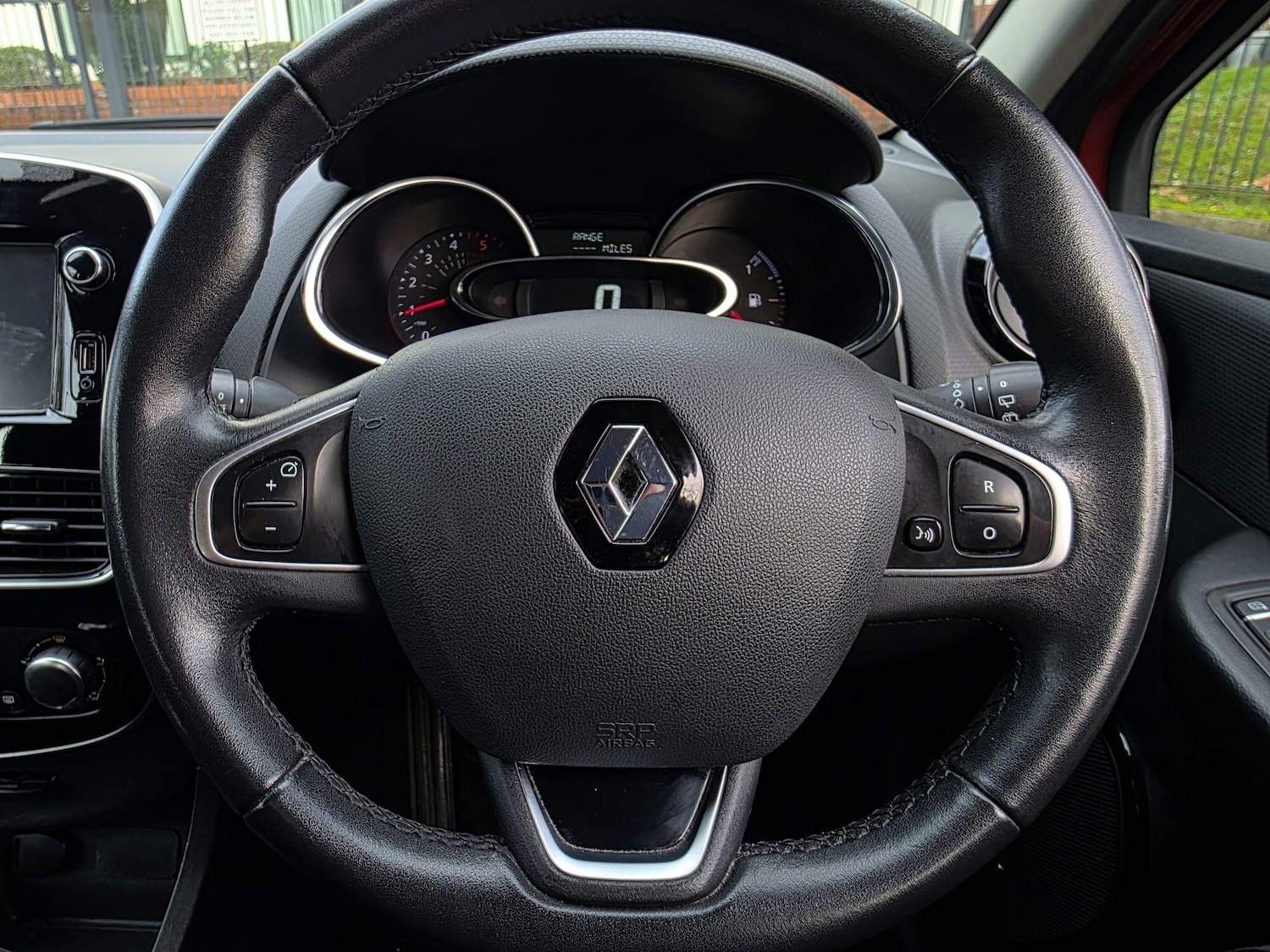 Used Renault Clio 2016 for sale - 76839434: Photo 17