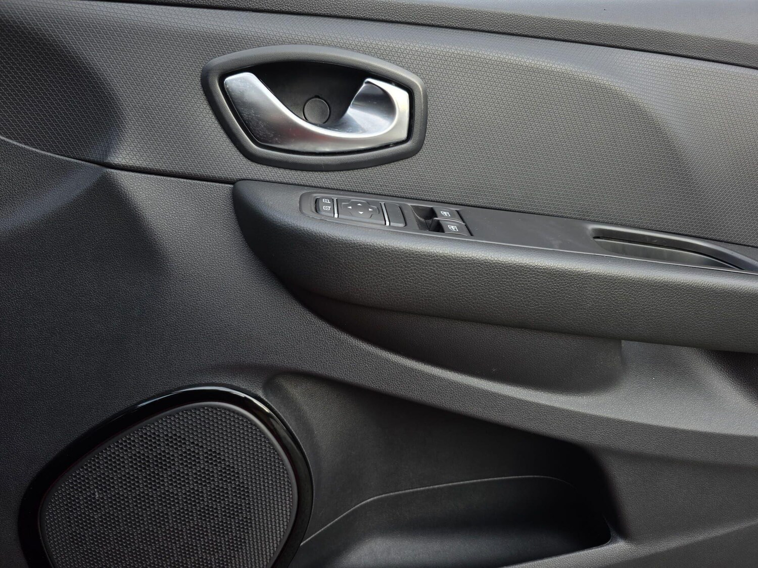 Used Renault Clio 2016 for sale - 76839434: Photo 24