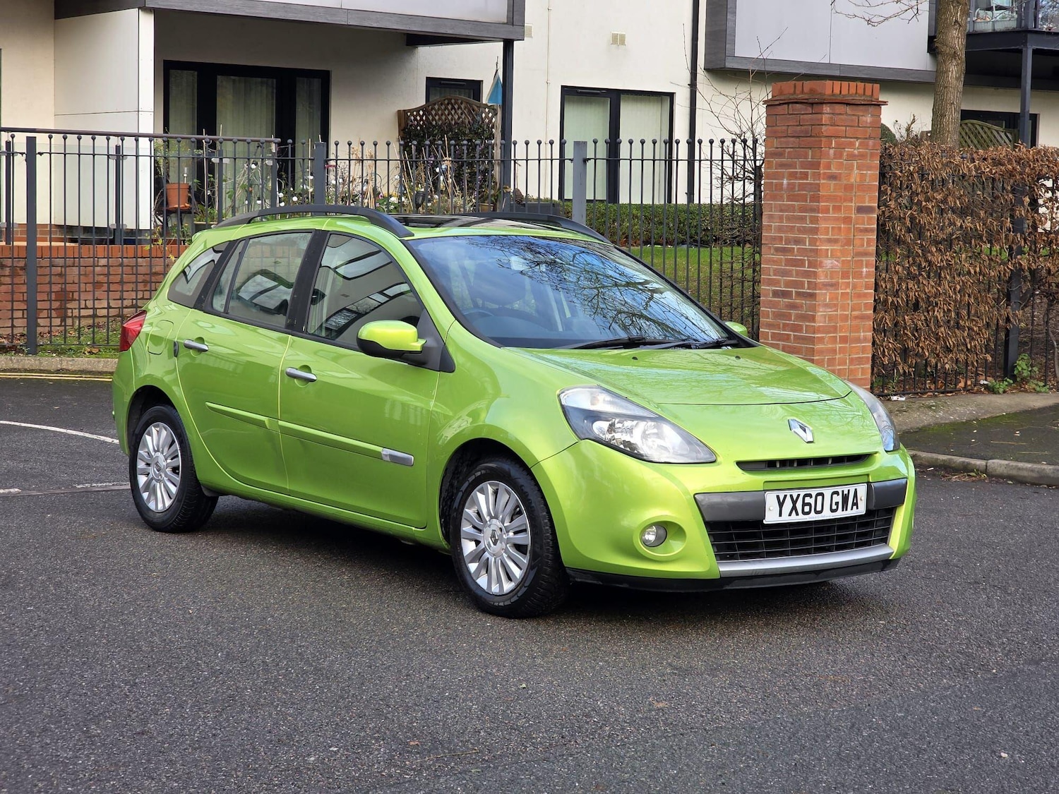 Used Renault Clio 2010 for sale - 76781800: Photo 1