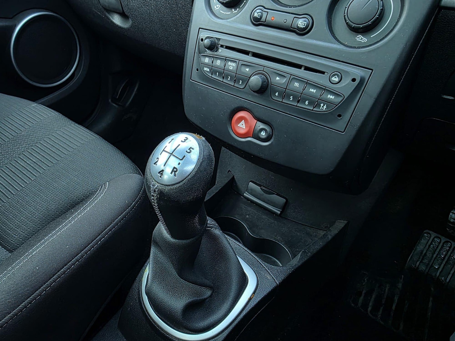 Used Renault Clio 2010 for sale - 76781800: Photo 14