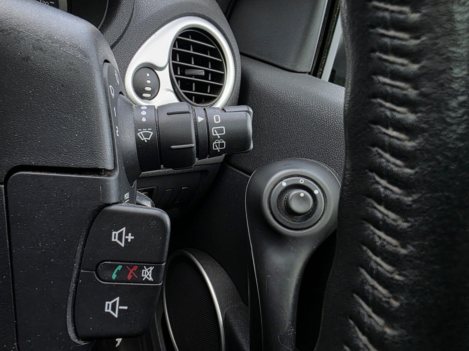 Used Renault Clio 2010 for sale - 76781800: Photo 18