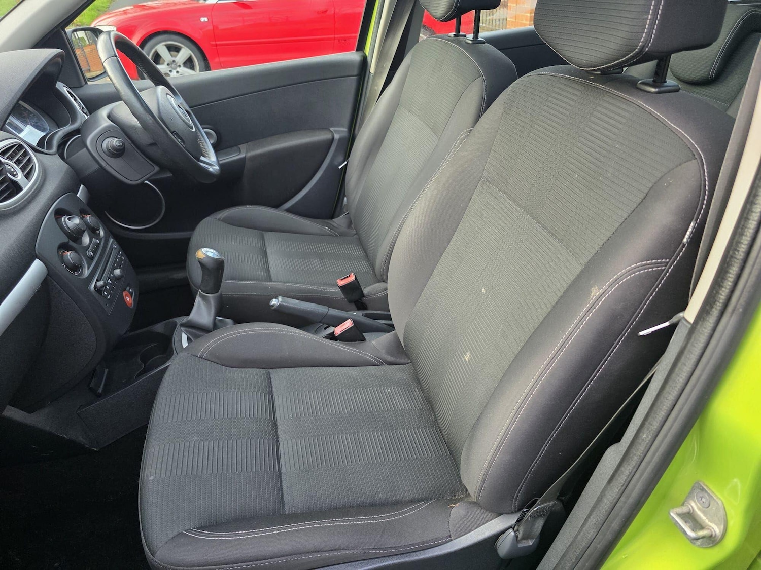 Used Renault Clio 2010 for sale - 76781800: Photo 8