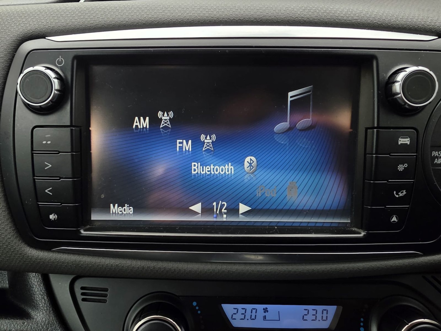 Used Toyota Yaris 2015 for sale - 77539963: Photo 23