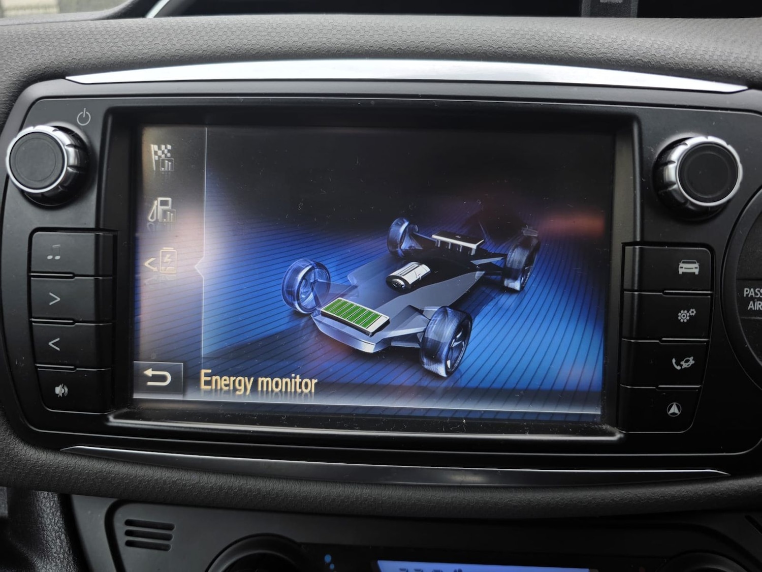 Used Toyota Yaris 2015 for sale - 77539963: Photo 24