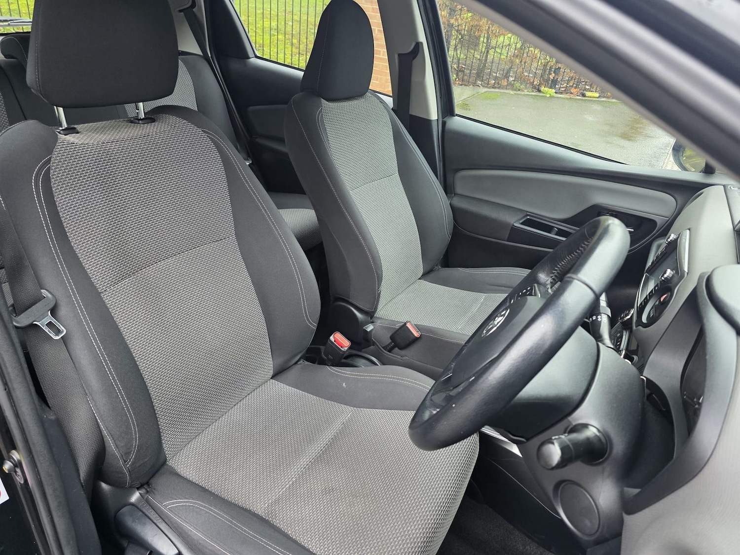 Used Toyota Yaris 2015 for sale - 77539963: Photo 8