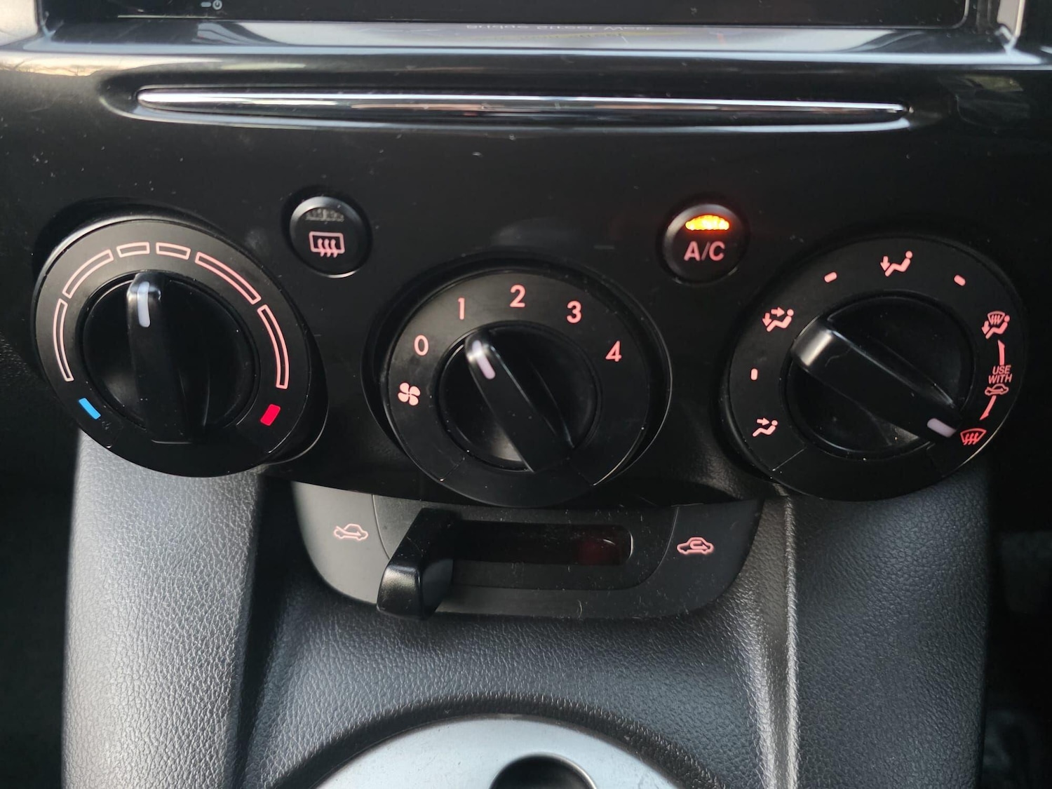 Used Mazda Mazda2 2014 for sale - 77270666: Photo 14