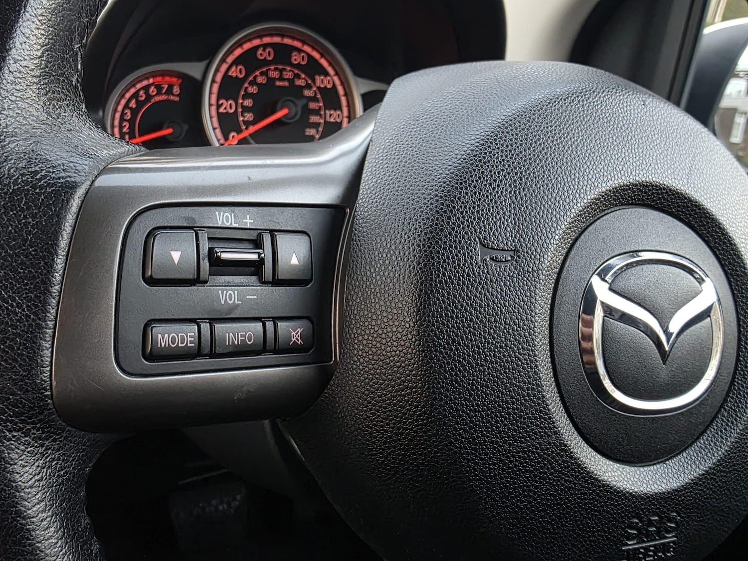 Used Mazda Mazda2 2014 for sale - 77270666: Photo 20