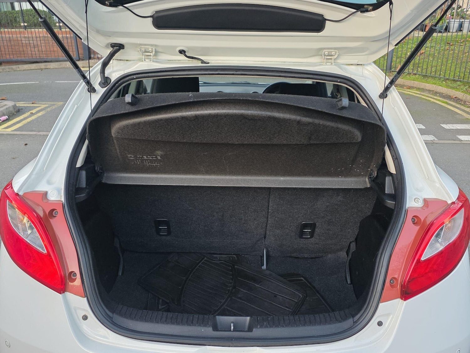 Used Mazda Mazda2 2014 for sale - 77270666: Photo 7