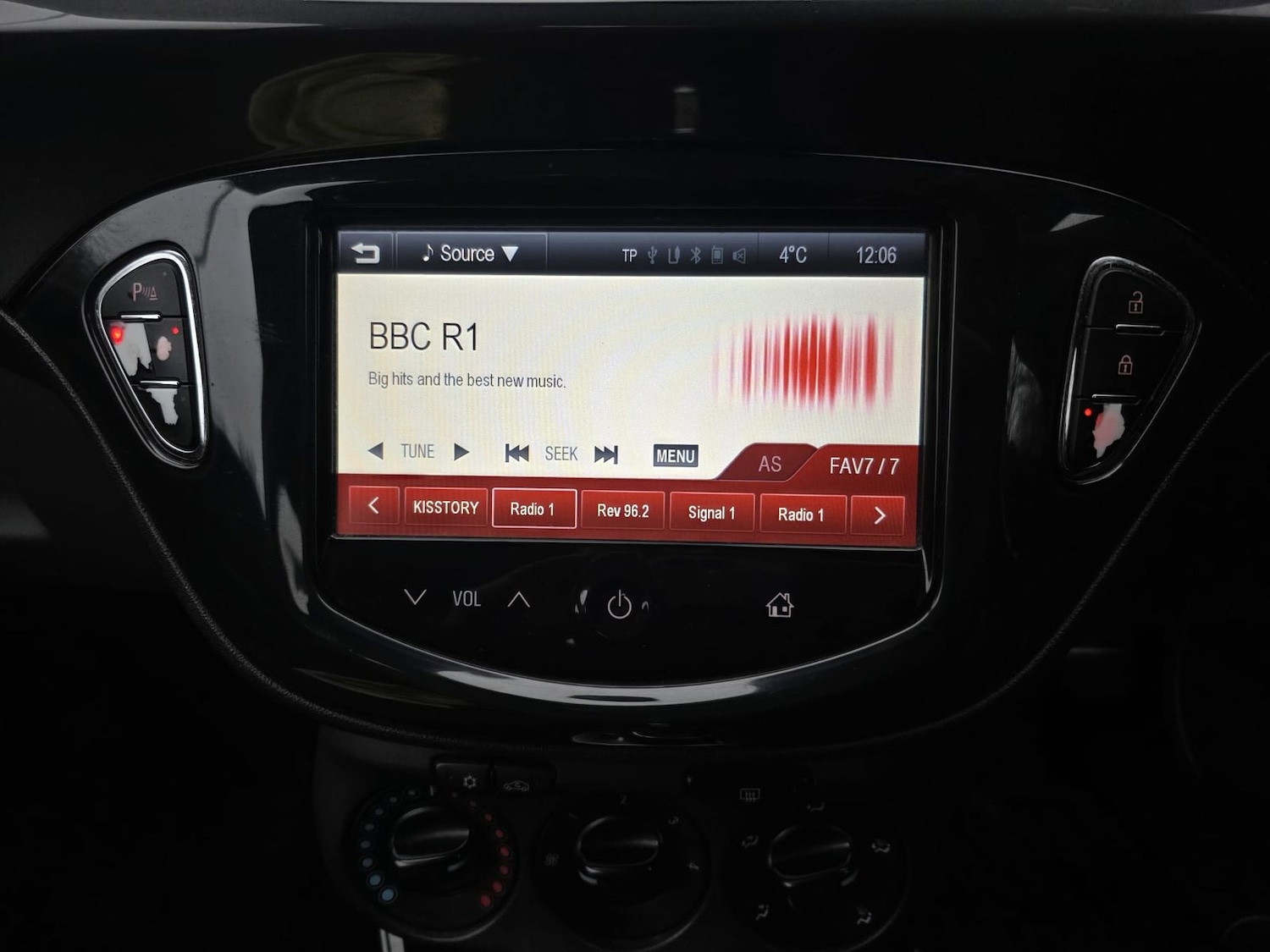 Used Vauxhall Corsa 2015 for sale - 77618454: Photo 14