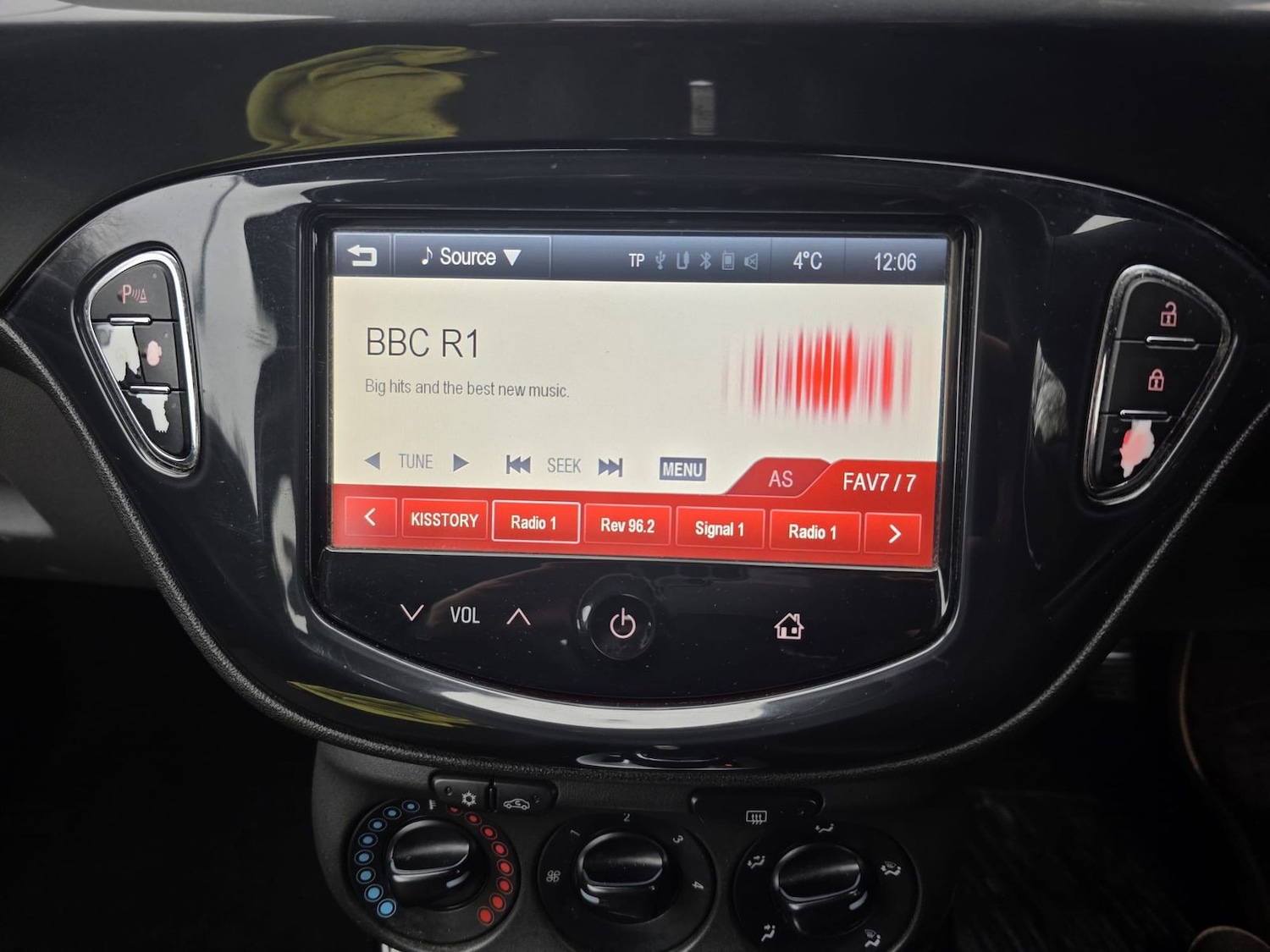 Used Vauxhall Corsa 2015 for sale - 77618454: Photo 15