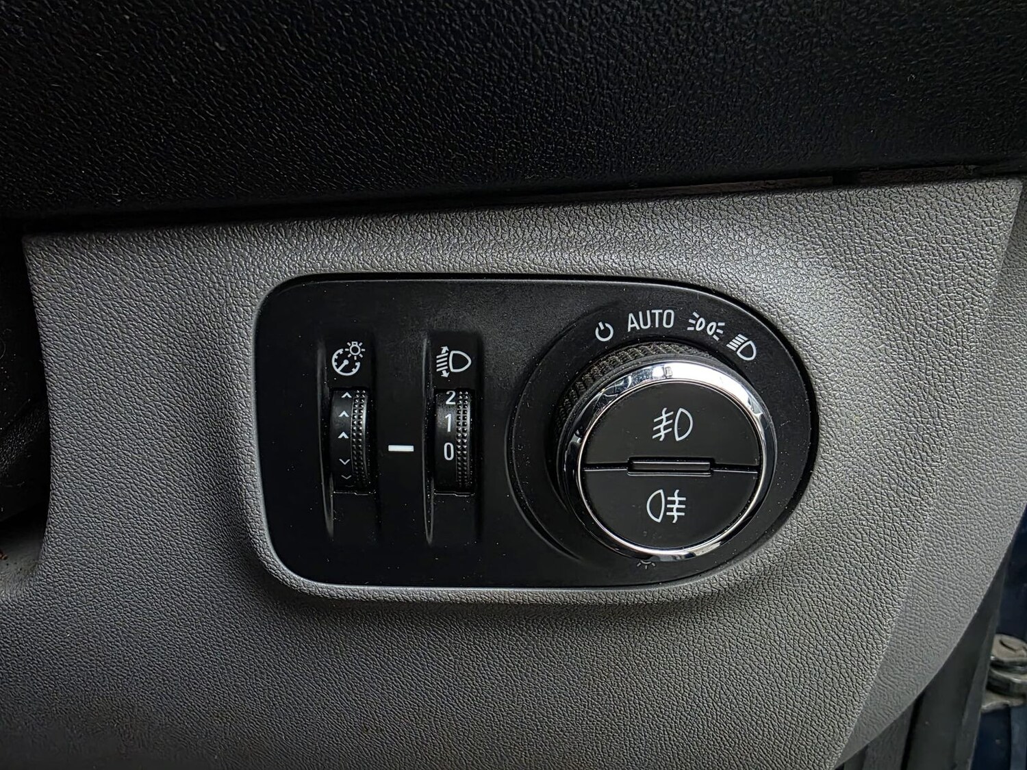 Used Vauxhall Corsa 2015 for sale - 77618454: Photo 16