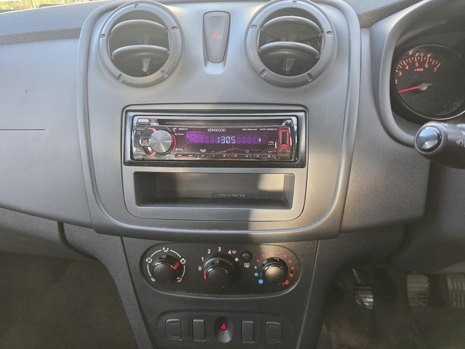 Used Dacia Sandero 2015 for sale - 77270670: Photo 12