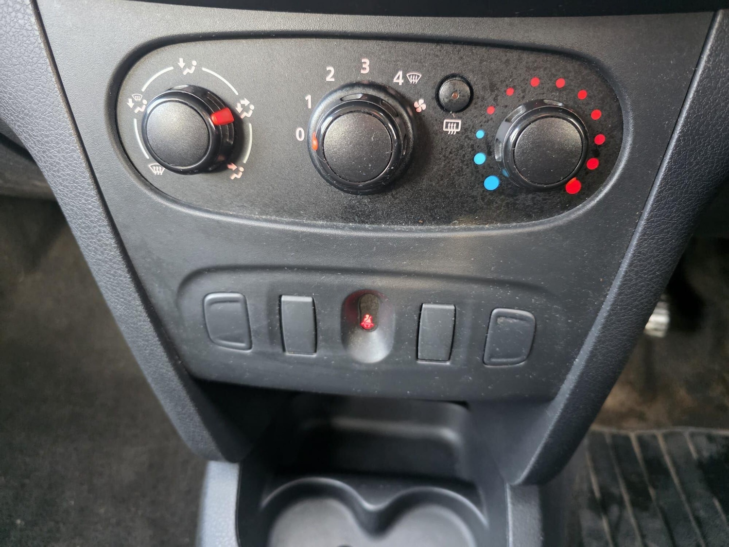 Used Dacia Sandero 2015 for sale - 77270670: Photo 14