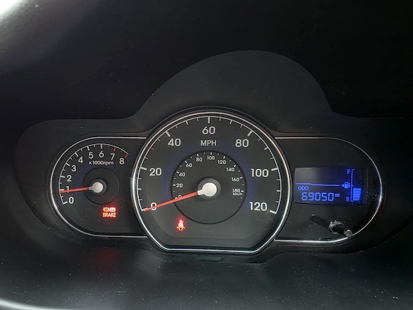 Used Hyundai i10 2012 for sale - 76260073: Photo 19