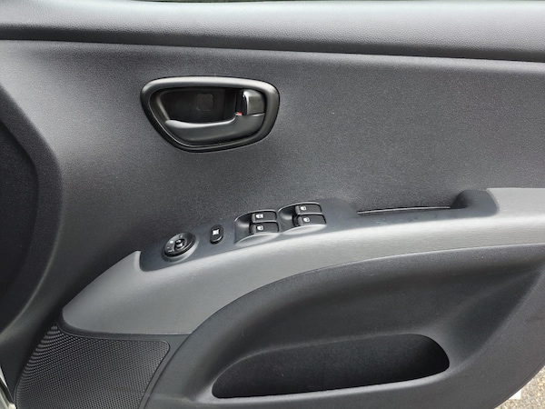 Used Hyundai i10 2012 for sale - 76260073: Photo 21