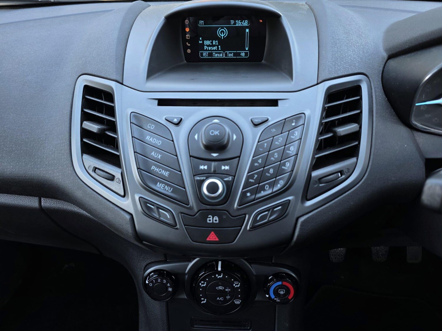 Used Ford Fiesta 2015 for sale - 76020477: Photo 12