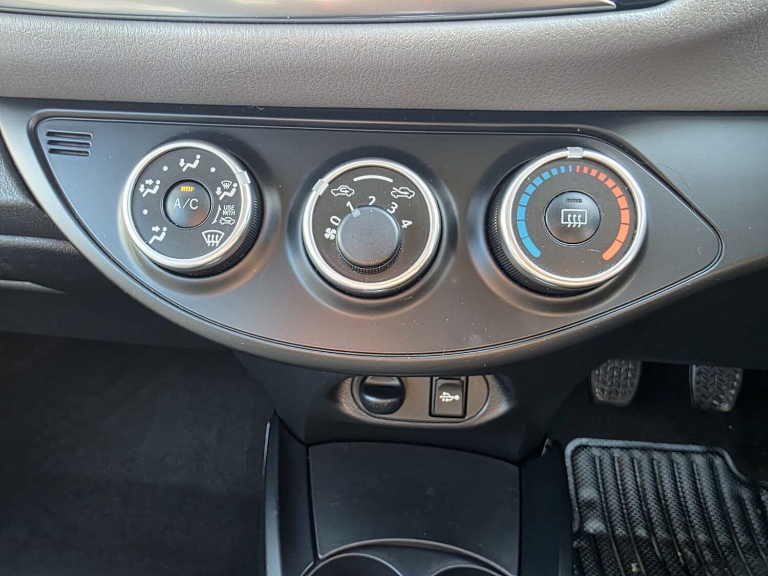 Used Toyota Yaris 2015 for sale - 77960069: Photo 15