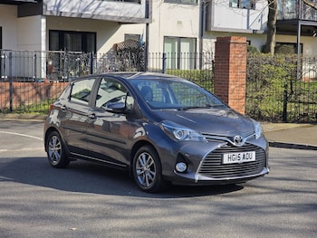 Used Toyota Yaris 2015 for sale - 77960069: Photo