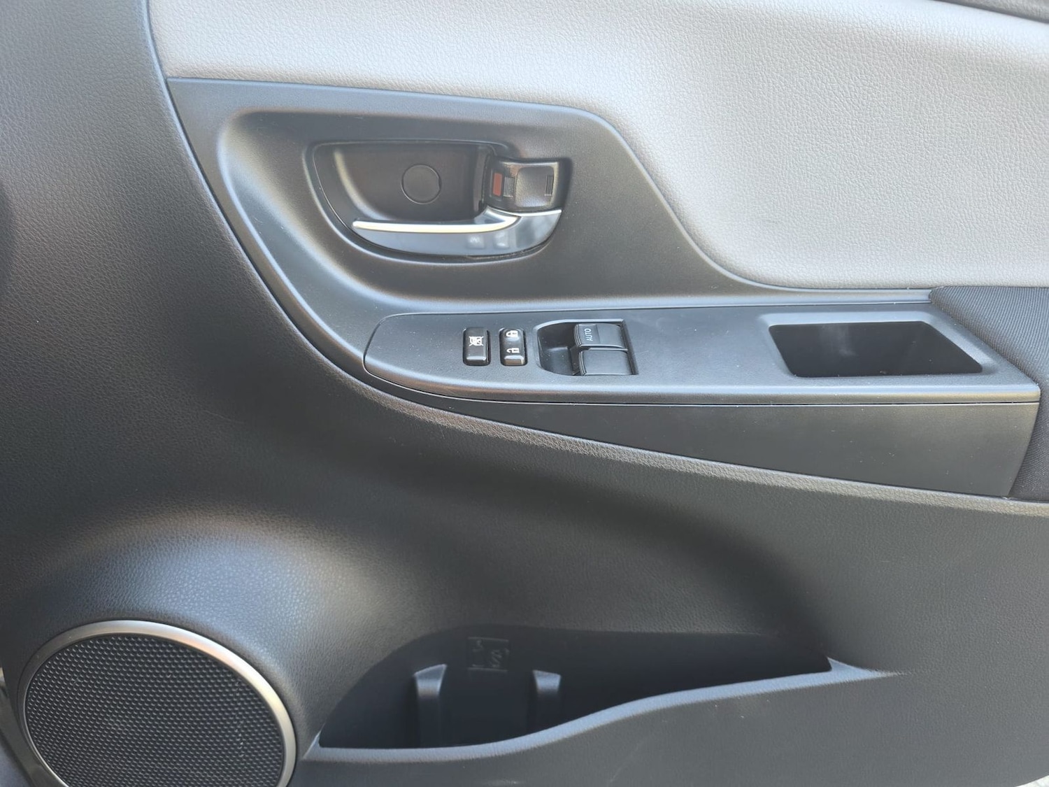 Used Toyota Yaris 2015 for sale - 77960069: Photo 26