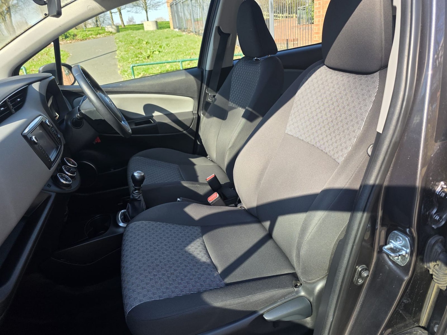 Used Toyota Yaris 2015 for sale - 77960069: Photo 9