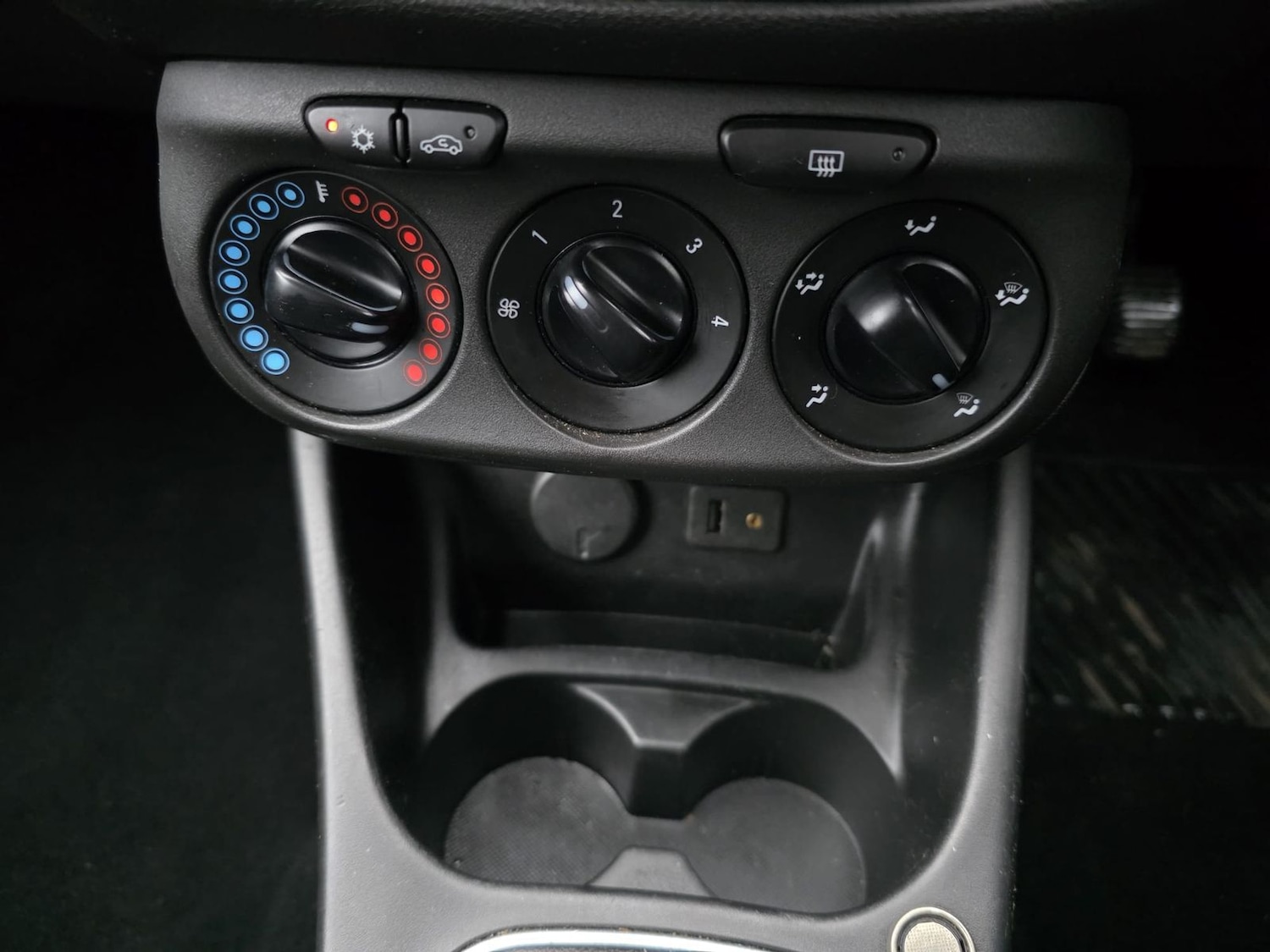 Used Vauxhall Corsa 2014 for sale - 77293538: Photo 14