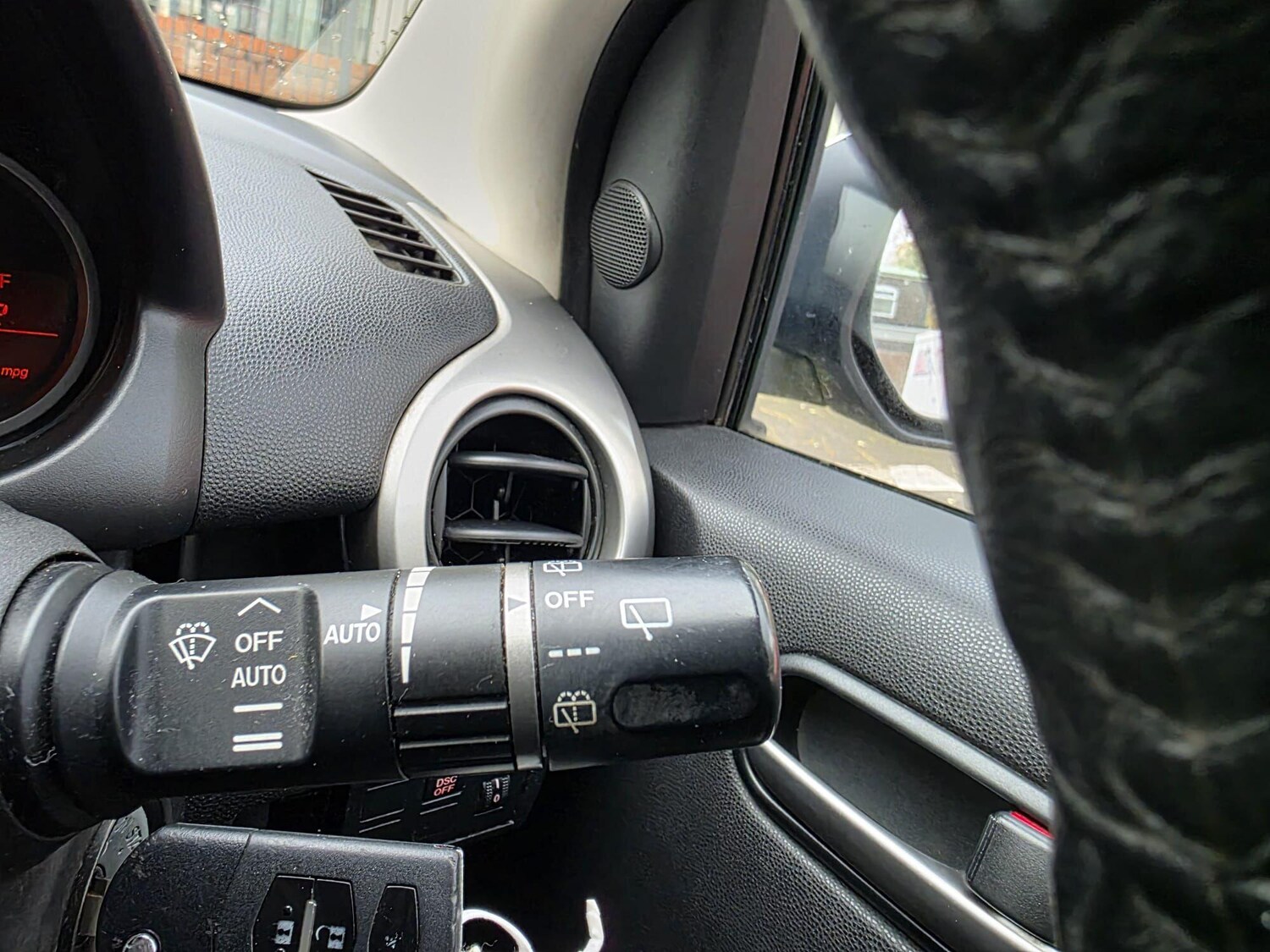 Used Mazda Mazda2 2010 for sale - 76441155: Photo 16