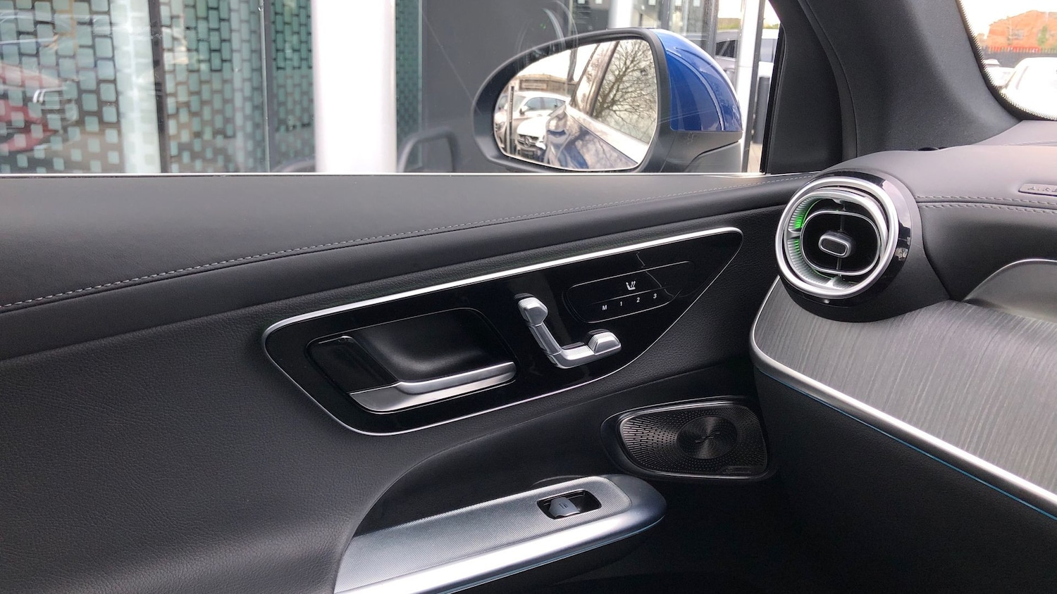 Used Mercedes-Benz GLC 2023 for sale - 77805405: Photo 25