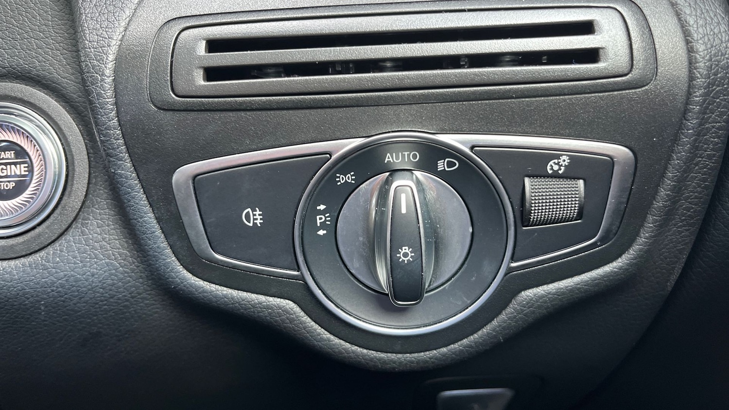 Used Mercedes-Benz GLC 2020 for sale - 76782832: Photo 24