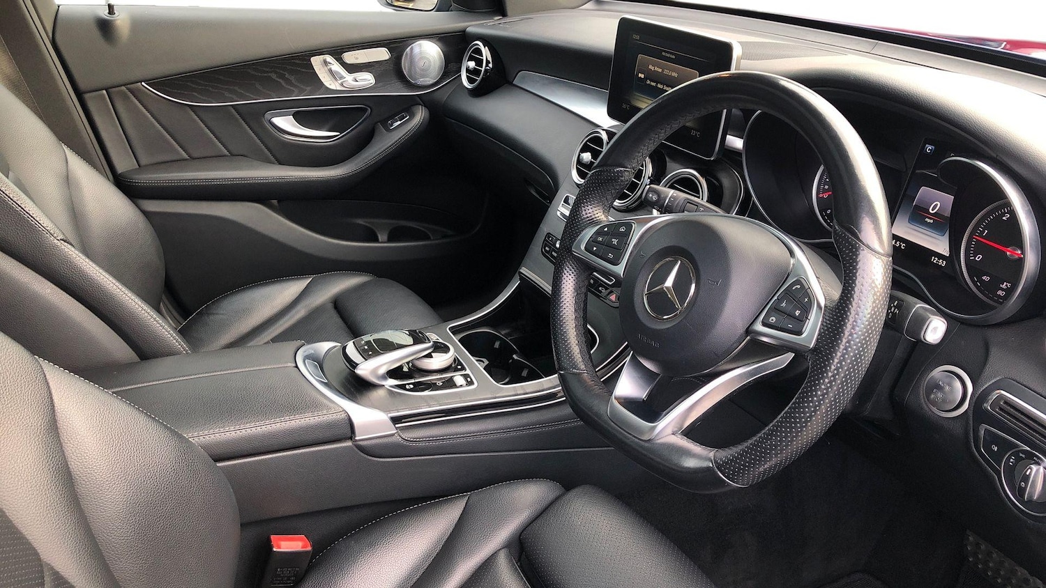 Used Mercedes-Benz GLC 2017 for sale - 76951499: Photo 3