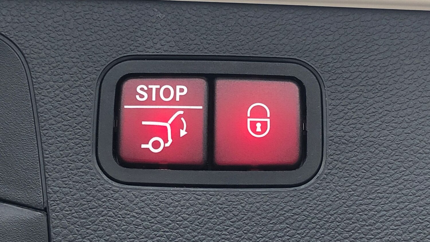 Used Mercedes-Benz GLC 2018 for sale - 76641728: Photo 23