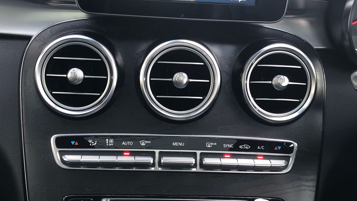 Used Mercedes-Benz GLC 2018 for sale - 76641728: Photo 28