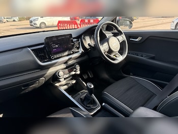 Used Kia Stonic 2023 for sale - 77346985: Photo