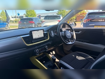 Used Kia Stonic 2023 for sale - 78450151: Photo