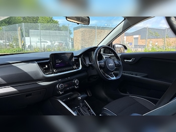 Used Kia Stonic 2023 for sale - 78512896: Photo