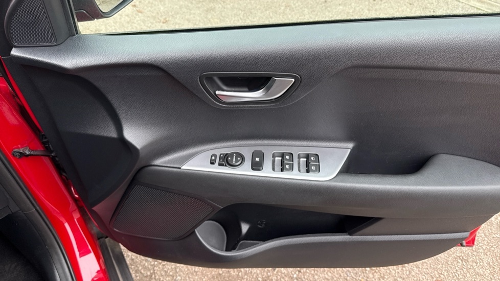 Used Kia Stonic 2023 for sale - 77576300: Photo 17