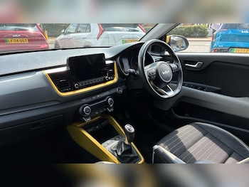 Used Kia Stonic 2023 for sale - 75441218: Photo