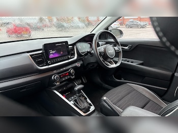 Used Kia Stonic 2024 for sale - 77218855: Photo