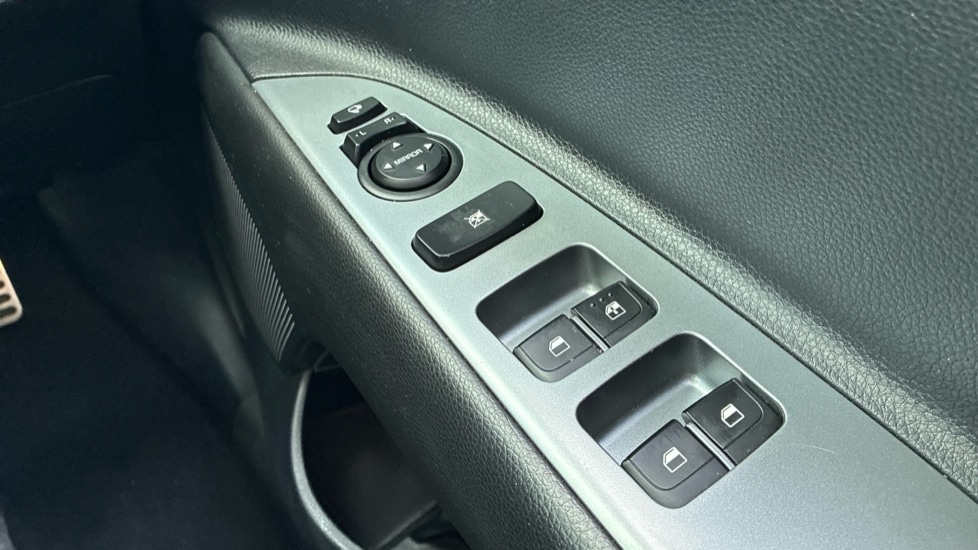 Used Kia Stonic 2023 for sale - 76826758: Photo 17