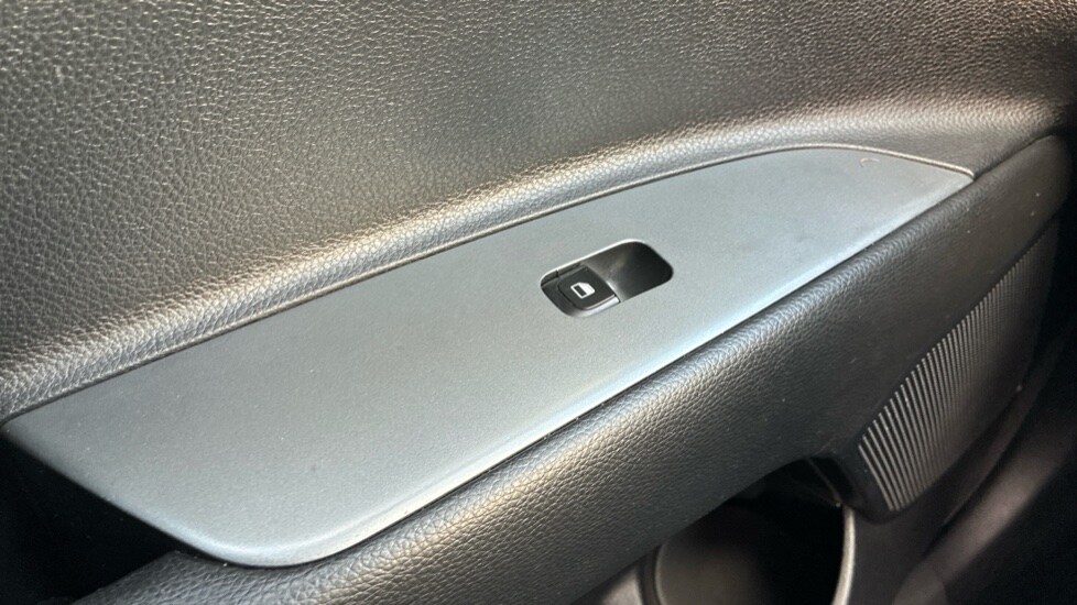 Used Kia Stonic 2023 for sale - 76826758: Photo 18