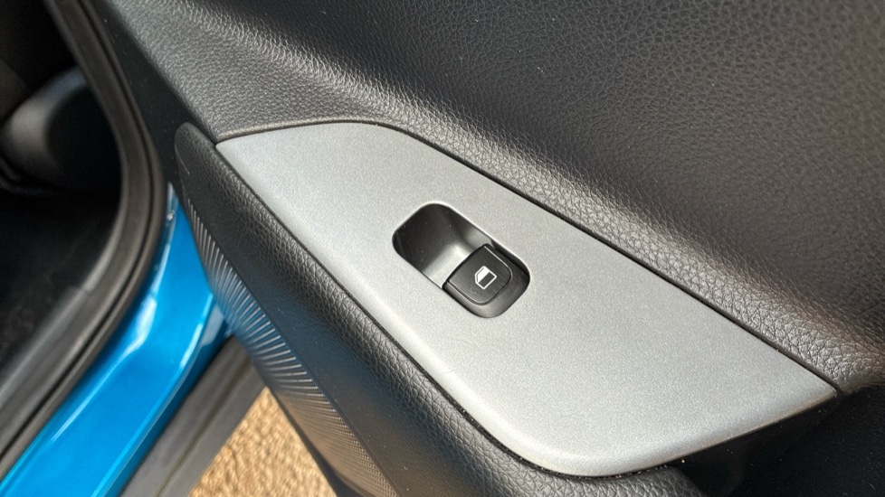 Used Kia Stonic 2023 for sale - 76826758: Photo 19