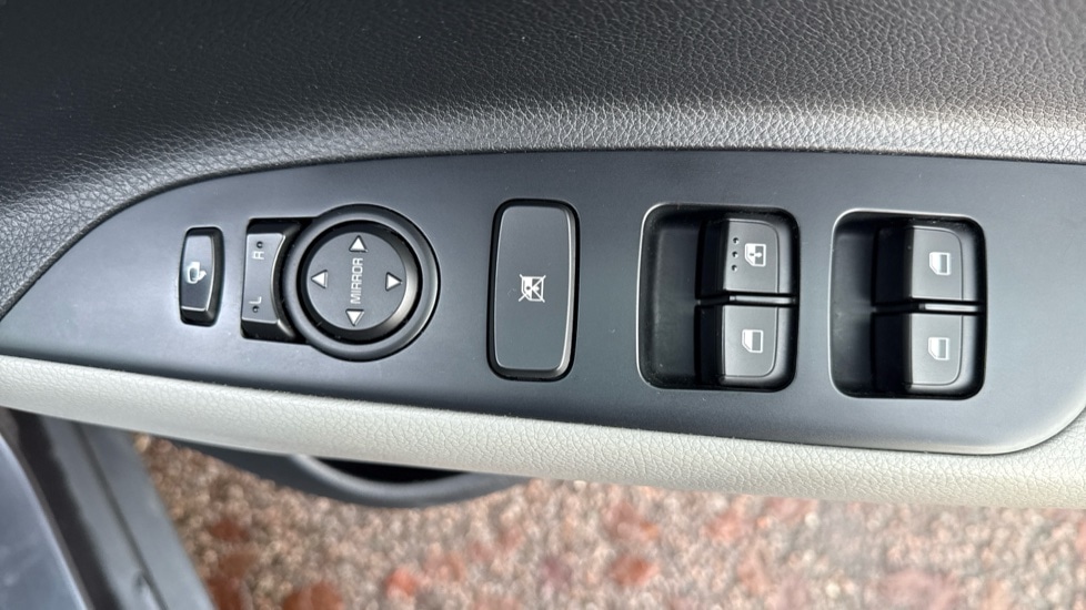 Used Kia Stonic 2018 for sale - 77512675: Photo 19