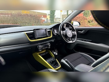 Used Kia Stonic 2018 for sale - 77512675: Photo