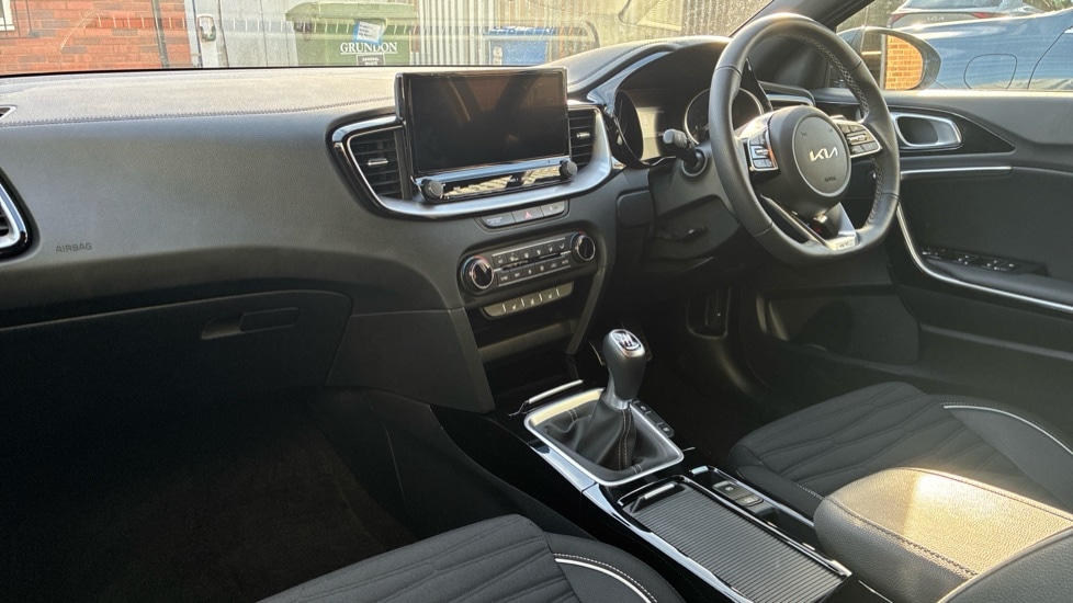 Used Kia XCeed 2025 for sale - 76580032: Photo 3