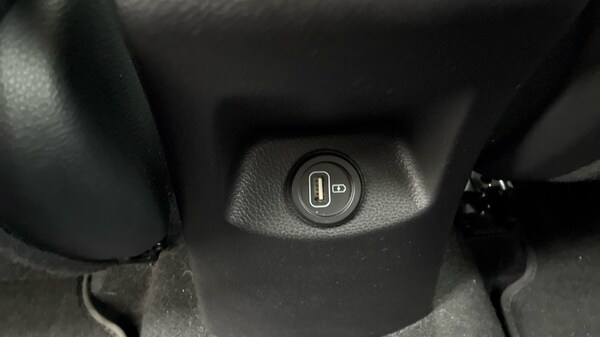 Used Kia Stonic 2023 for sale - 76234124: Photo 11
